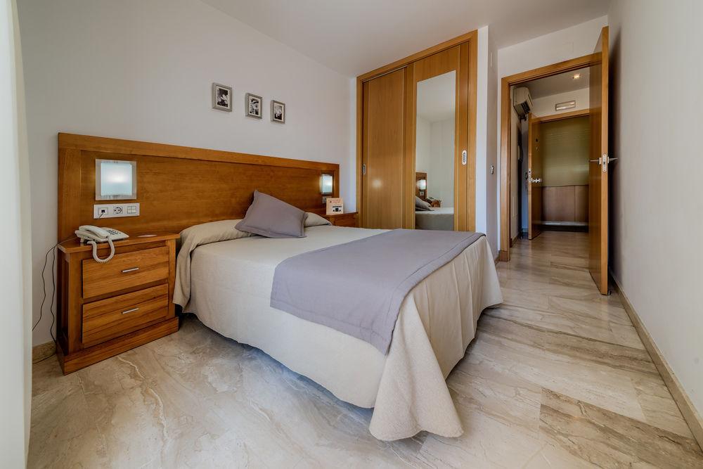 Hotel Apartamentos Loto Conil Conil De La Frontera Luaran gambar
