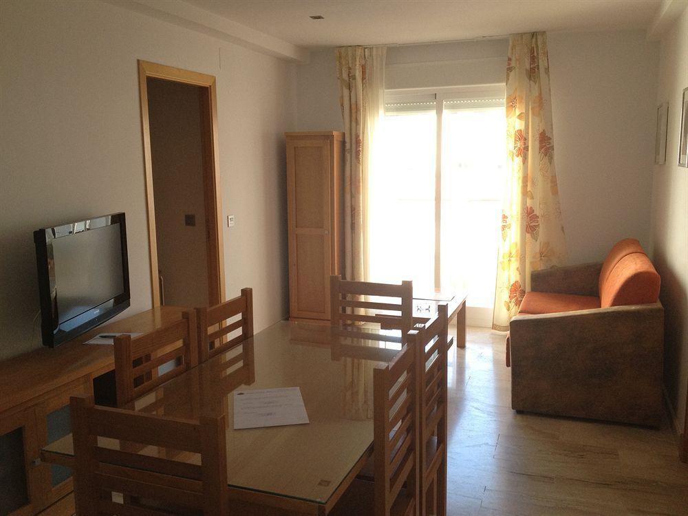 Hotel Apartamentos Loto Conil Conil De La Frontera Luaran gambar