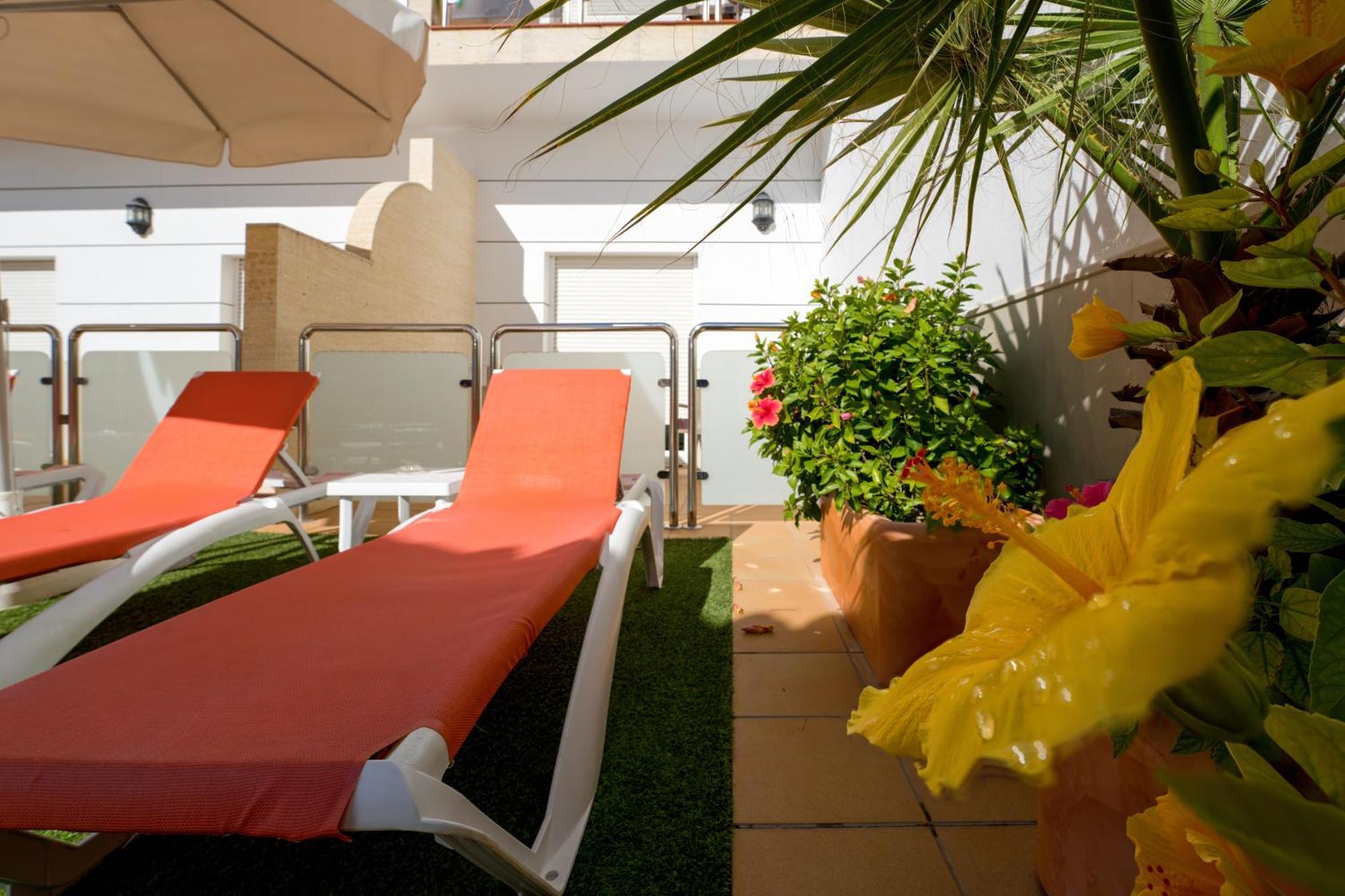 Hotel Apartamentos Loto Conil Conil De La Frontera Luaran gambar