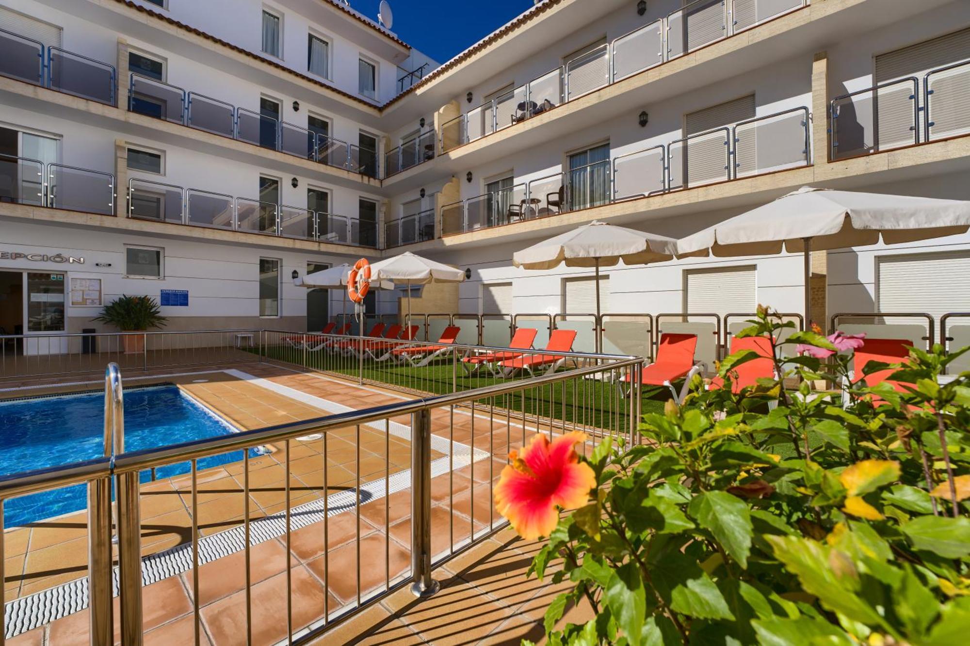Hotel Apartamentos Loto Conil Conil De La Frontera Luaran gambar