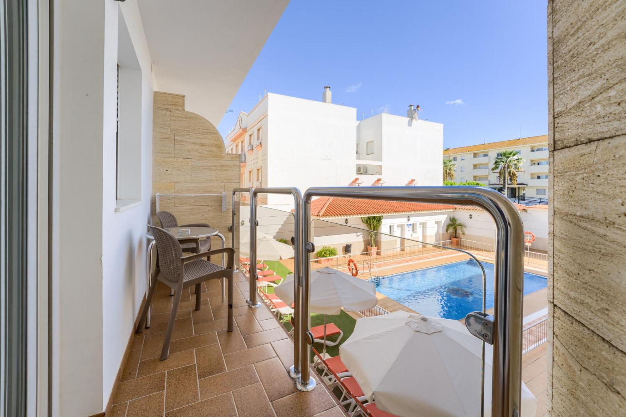 Hotel Apartamentos Loto Conil Conil De La Frontera Luaran gambar