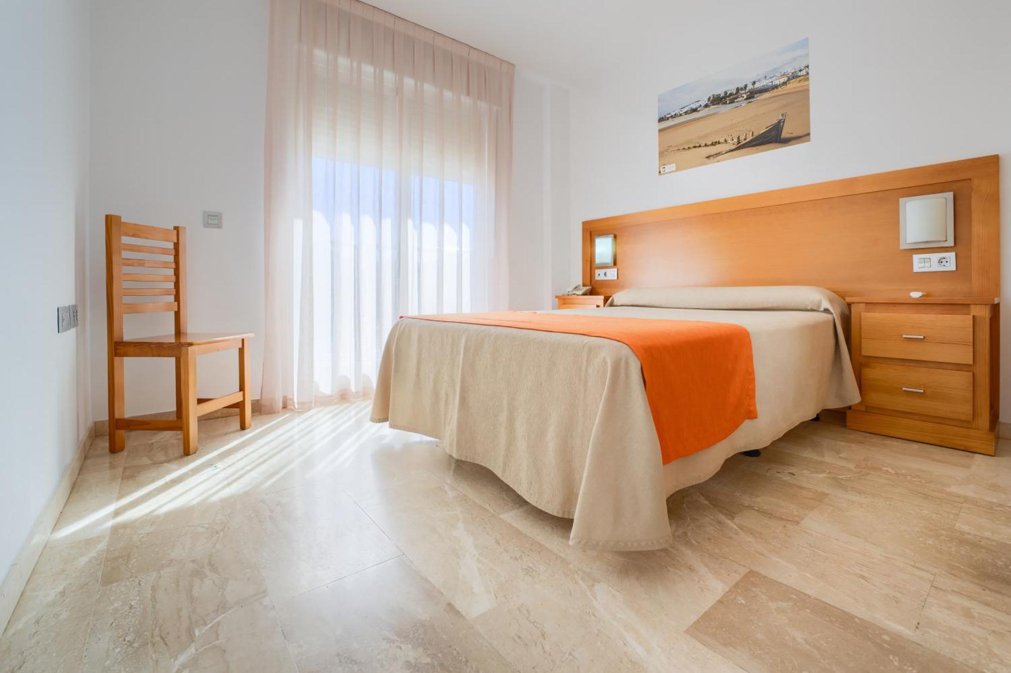 Hotel Apartamentos Loto Conil Conil De La Frontera Luaran gambar