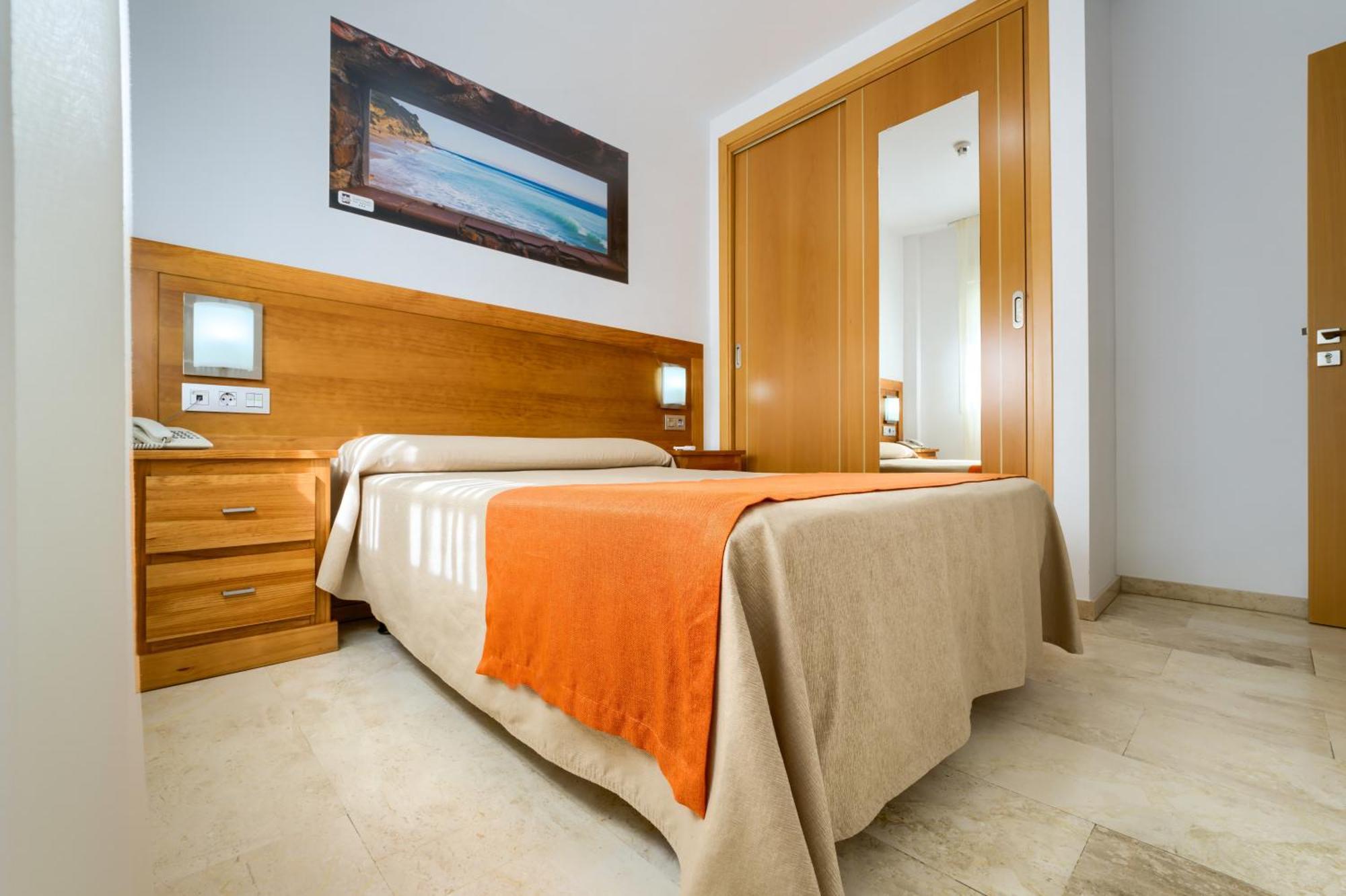 Hotel Apartamentos Loto Conil Conil De La Frontera Luaran gambar