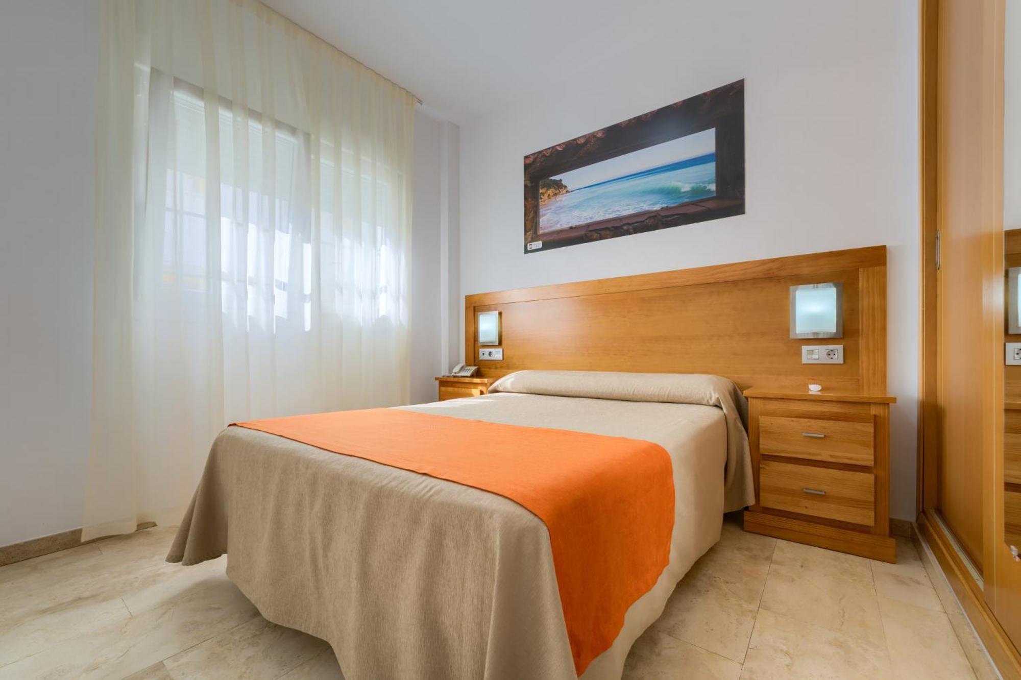 Hotel Apartamentos Loto Conil Conil De La Frontera Luaran gambar
