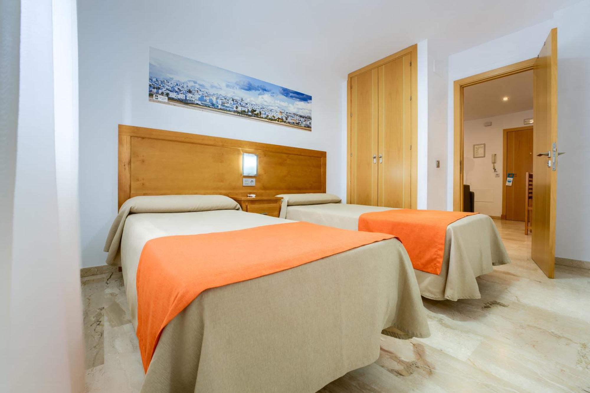 Hotel Apartamentos Loto Conil Conil De La Frontera Luaran gambar