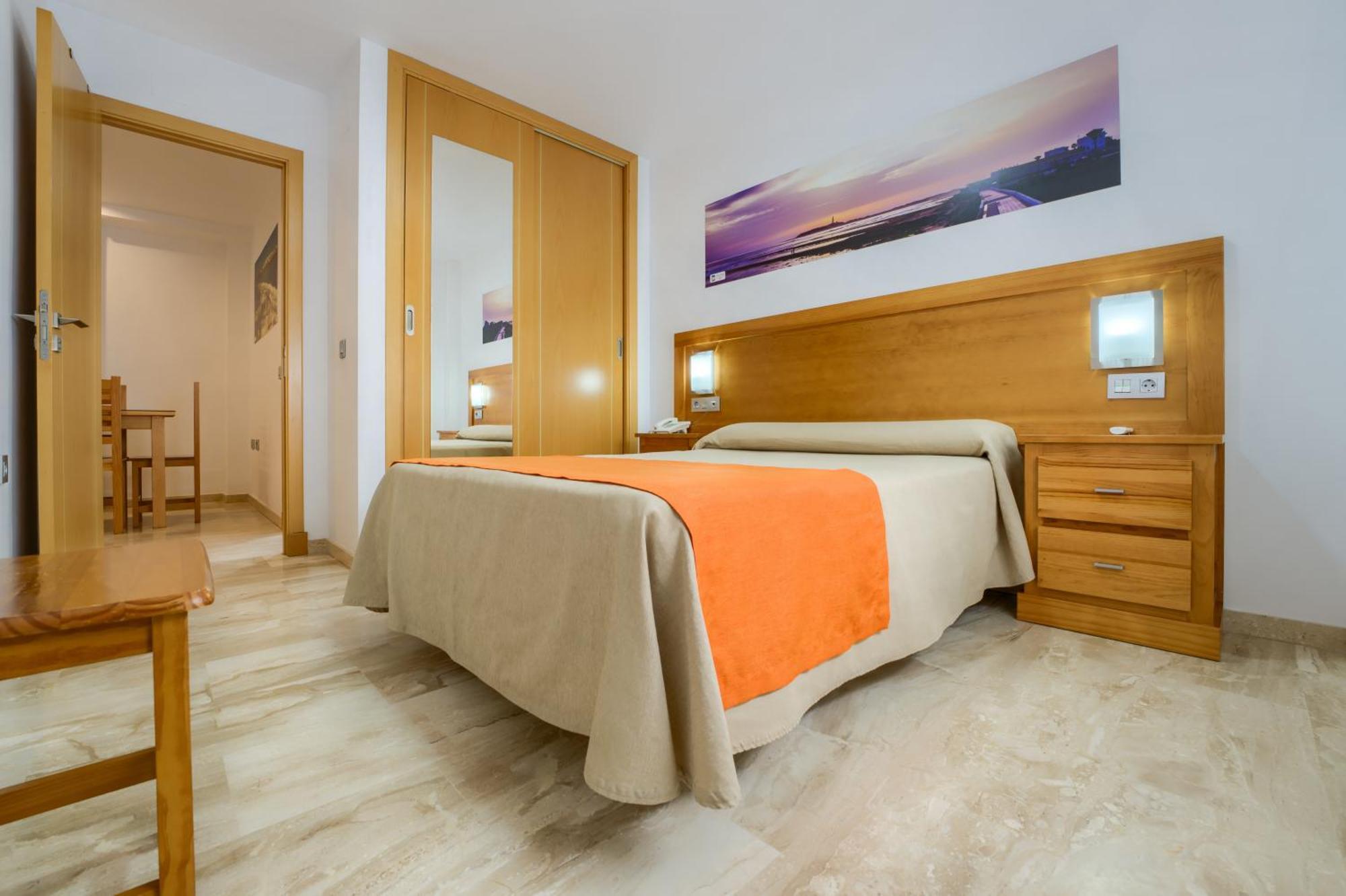 Hotel Apartamentos Loto Conil Conil De La Frontera Luaran gambar