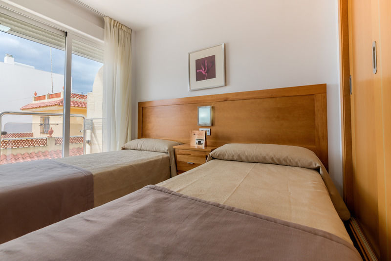 Hotel Apartamentos Loto Conil Conil De La Frontera Luaran gambar