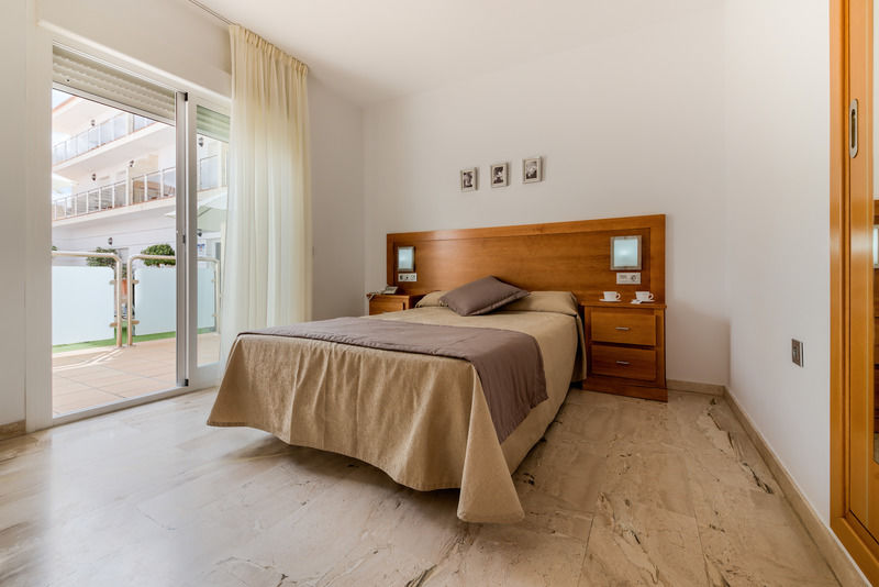 Hotel Apartamentos Loto Conil Conil De La Frontera Luaran gambar