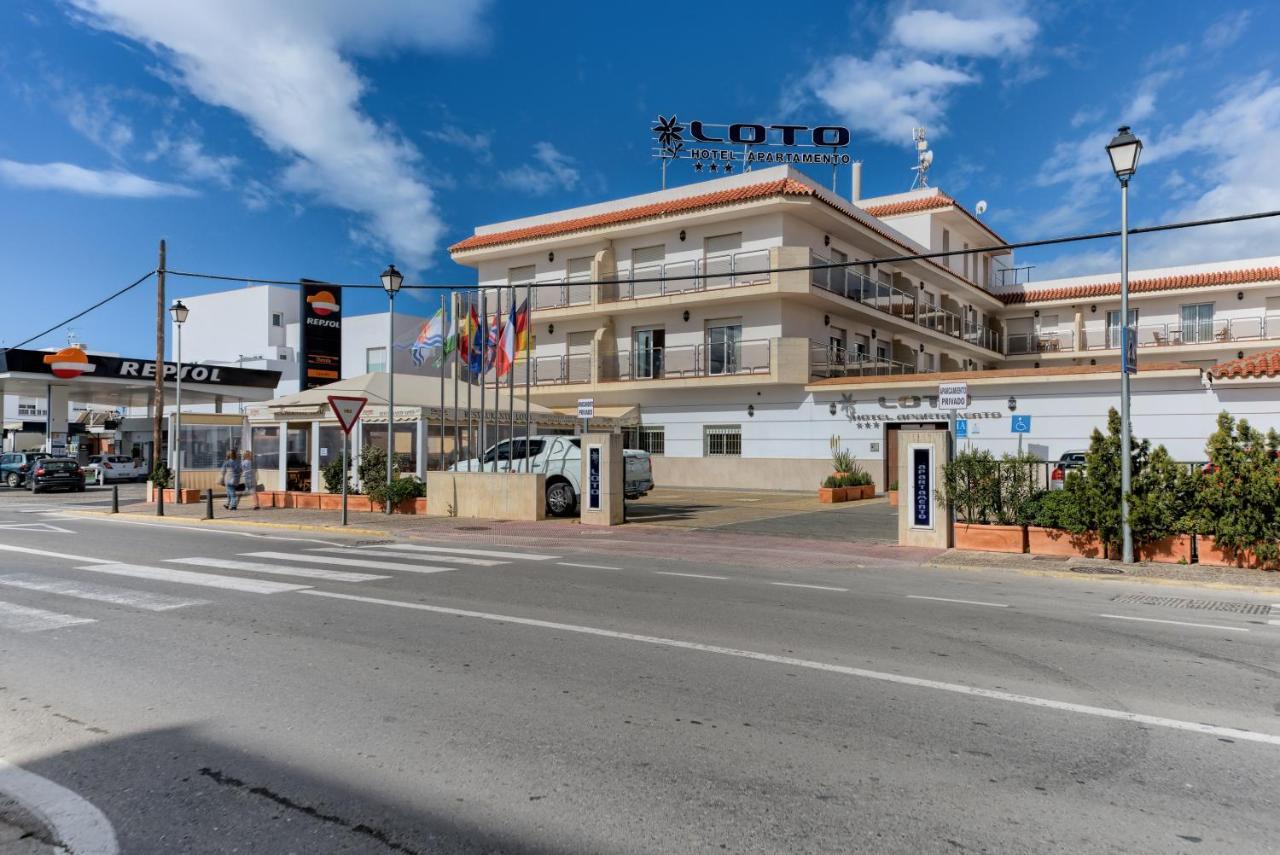 Hotel Apartamentos Loto Conil Conil De La Frontera Luaran gambar